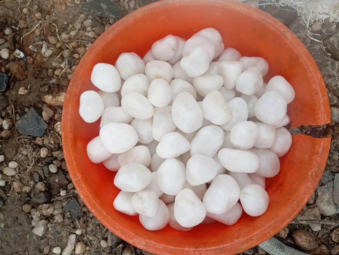 Pure white stone pebbles 25 KG  BAG